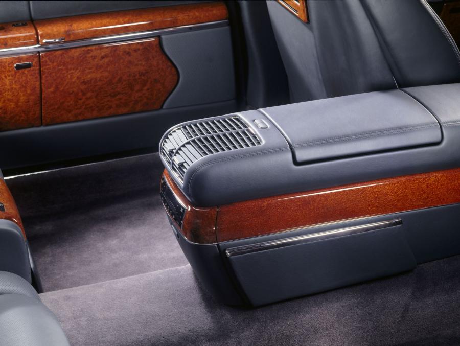 Детали интерьера Maybach 62 (V240) 2002 года  (фото 84 из 248)